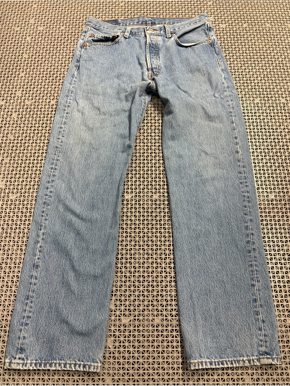 Vintage Levi's 501 Medium Wash Button-Fly Blue Jeans - Y2K